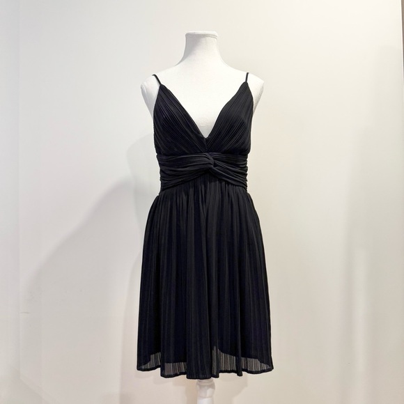 Dynamite | women's small v-neck pleated flowy Black Mini Dress twist front - Picture 2 of 6